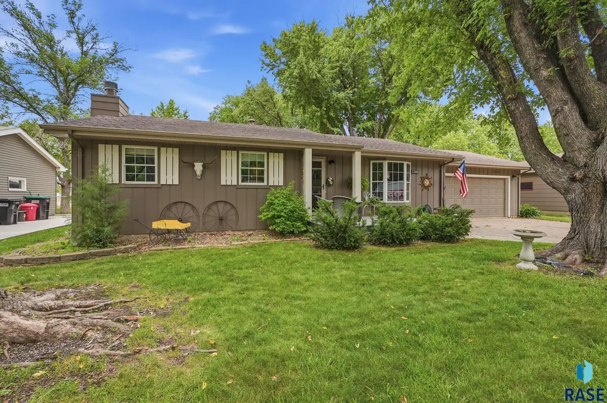 1200 E Cedar St, Brandon, SD 57005 - #1
