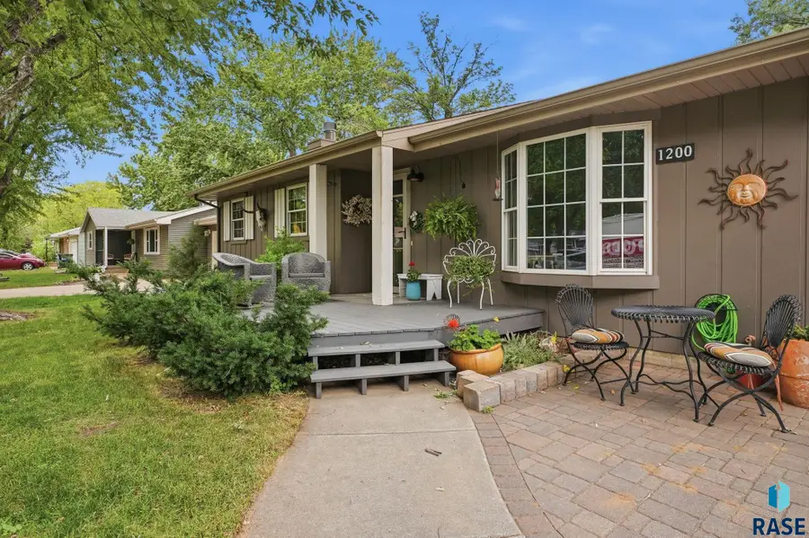 1200 E Cedar St, Brandon, SD 57005 - #2