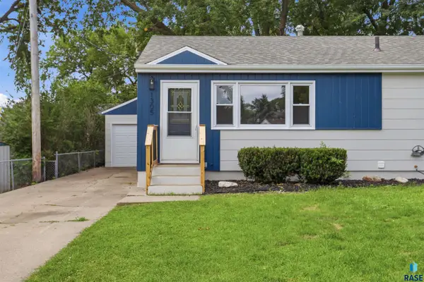 1305 W Thompson Dr, Sioux Falls, SD 57105