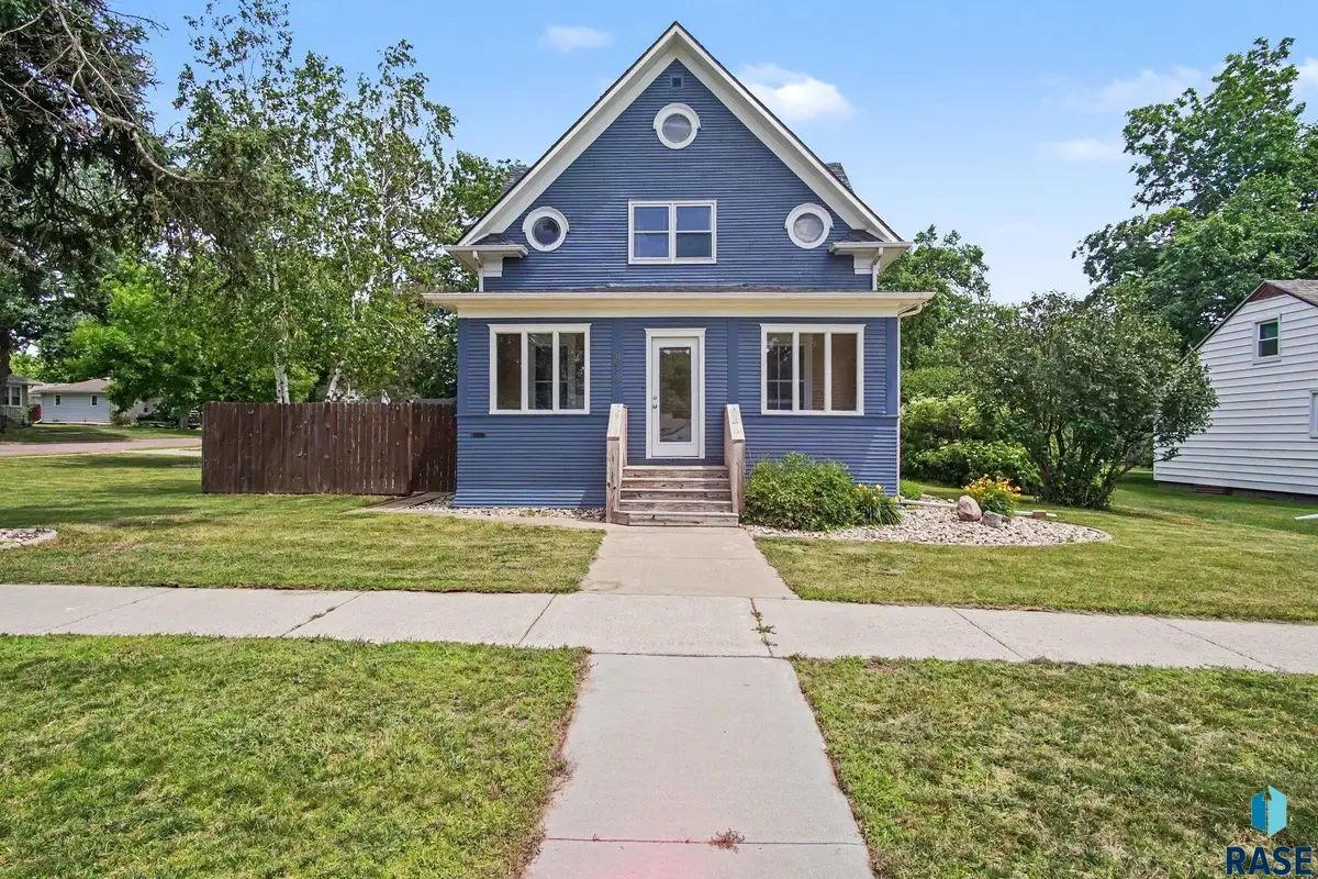 618 Lincoln Ave, Madison, SD 57042 - #1