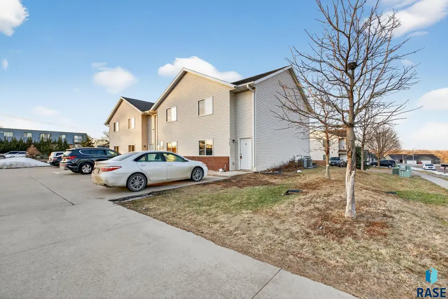 2800 E Madison St #1-4, Sioux Falls, SD 57103 - #2