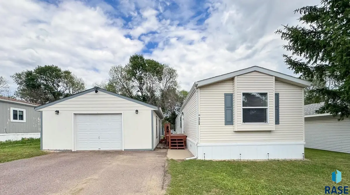 5708 W Thrush Pl, Sioux Falls, SD 57107 - #1