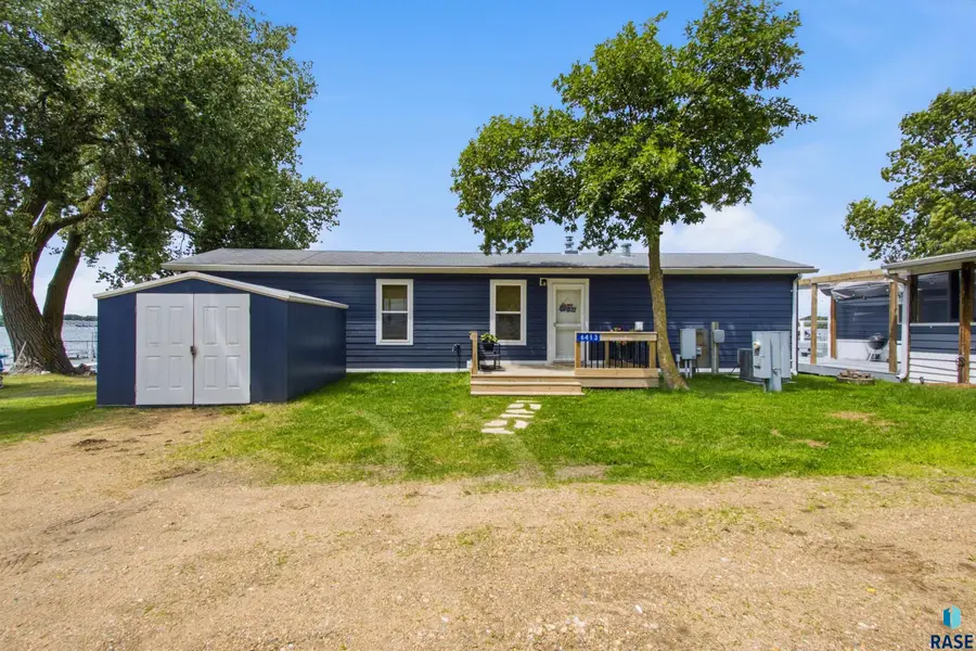 6413 Hares Point Rd, Wentworth, SD 57075 - #2