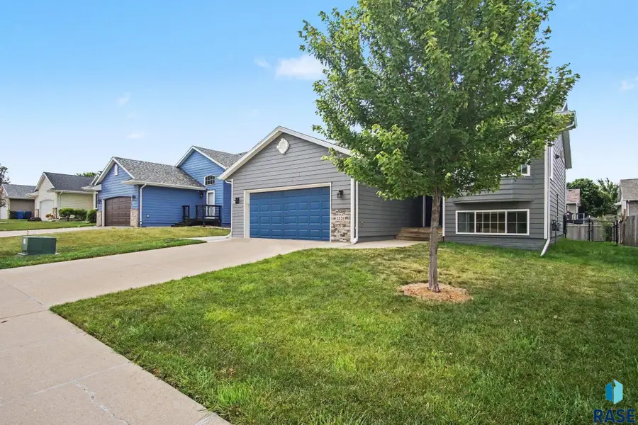 7321 W 51st St, Sioux Falls, SD 57106 - #3