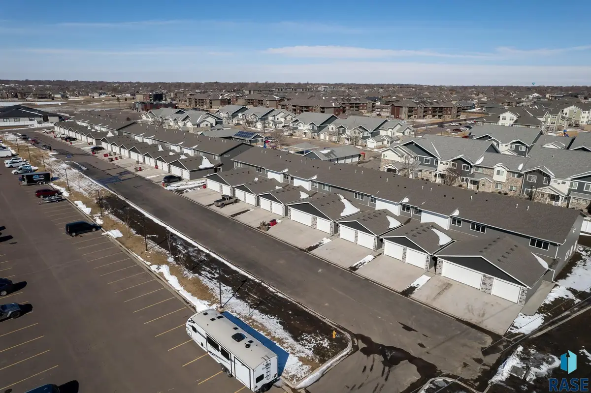 4802 S Hosta Ave, Sioux Falls, SD 57110 - #1