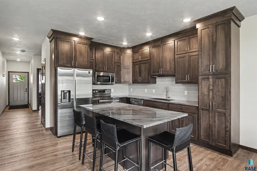 2713 E Meadowside Pl, Sioux Falls, SD 57108 - #2