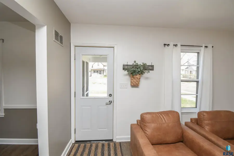 101 W 27th St, Sioux Falls, SD 57105 - #3