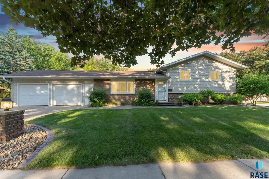 804 N Maplewood Dr, Madison, SD 57042 - #2