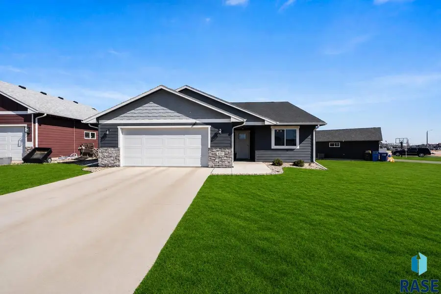 422 Thelma Ave, Harrisburg, SD 57032 - #3