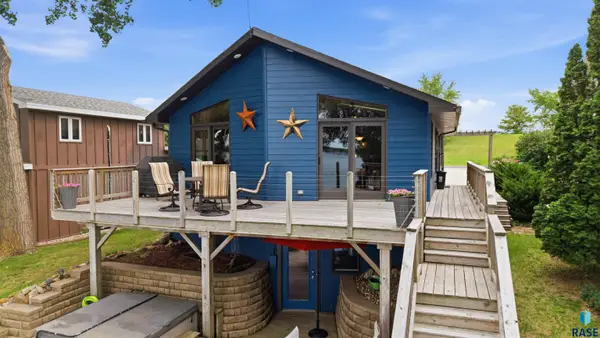 216 Best Point Dr, Madison, SD 57042