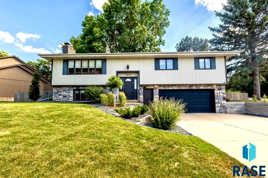 2813 W Costello Rd, Sioux Falls, SD 57105 - #1