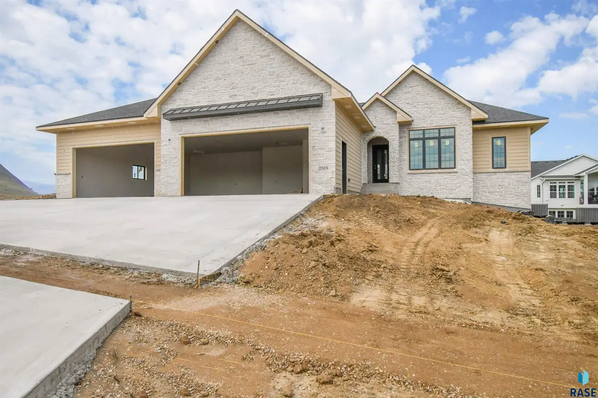 2505 S Meadowview Ave, Sioux Falls, SD 57110 - #1