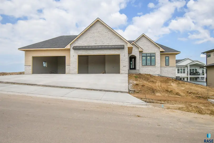 2505 S Meadowview Ave, Sioux Falls, SD 57110 - #3