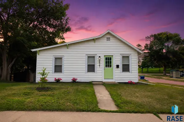 621 N Lewis Ave, Sioux Falls, SD 57103