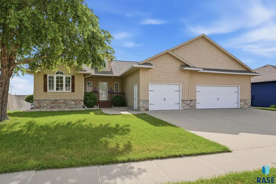 3804 S Harmony Dr, Sioux Falls, SD 57110 - #2