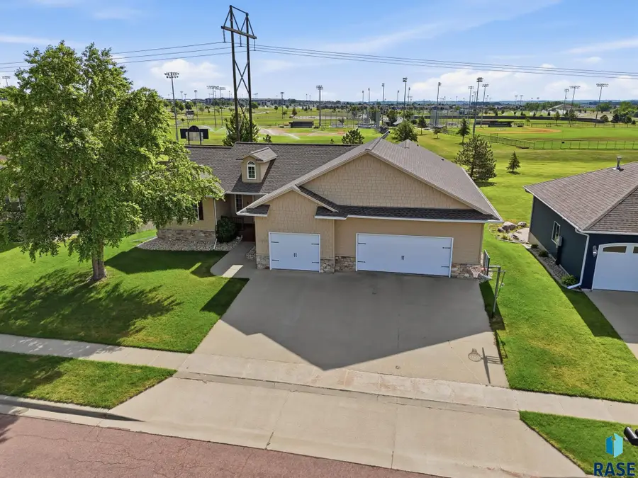 3804 S Harmony Dr, Sioux Falls, SD 57110 - #3