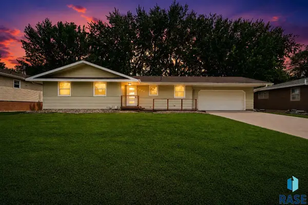 1912 E Sylvan Cir, Brandon, SD 57005