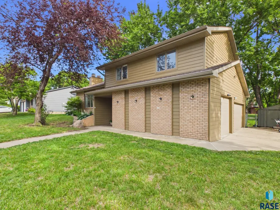 5600 W Pebble Creek Rd, Sioux Falls, SD 57106 - #2