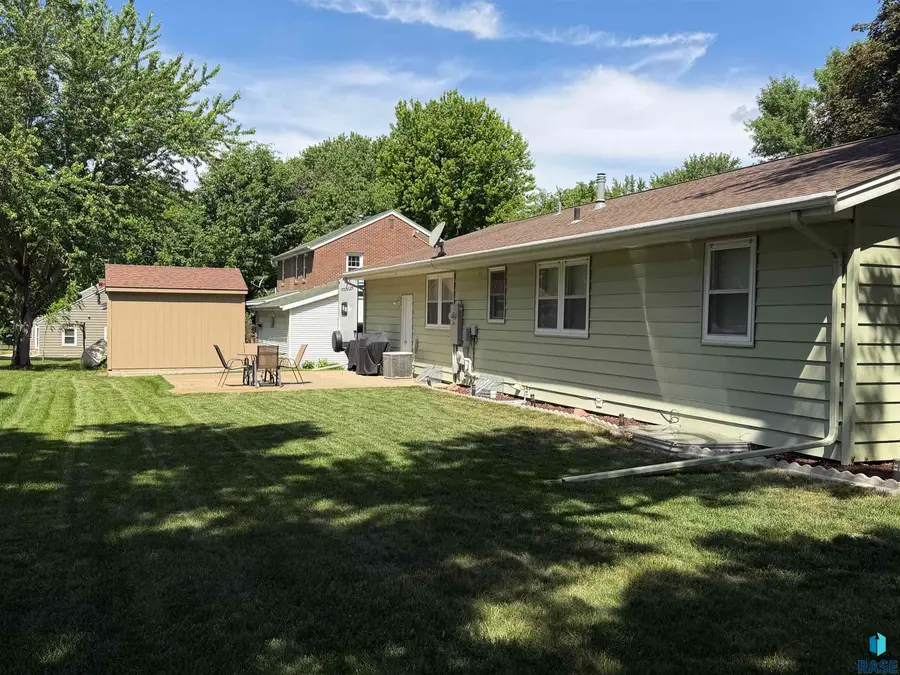 401 W Crawford St, Luverne, MN 56156 - #3
