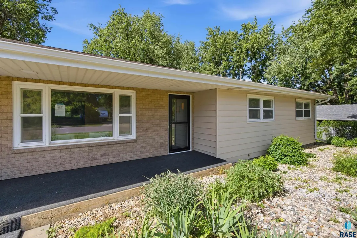 4608 E 21st St, Sioux Falls, SD 57110 - #1