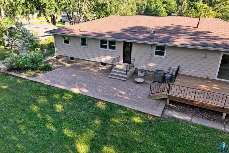 4608 E 21st St, Sioux Falls, SD 57110 - #2