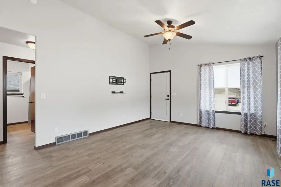 1001 Miah St, Harrisburg, SD 57032 - #3