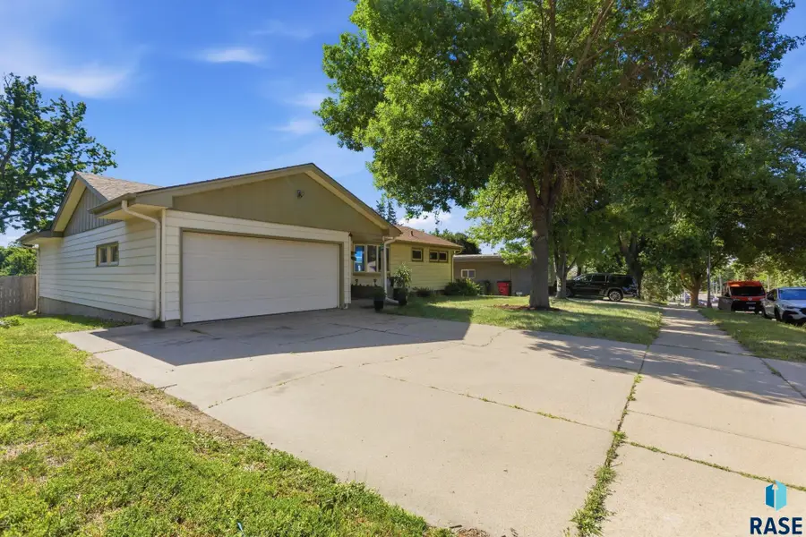 2800 S Western Ave, Sioux Falls, SD 57105 - #2