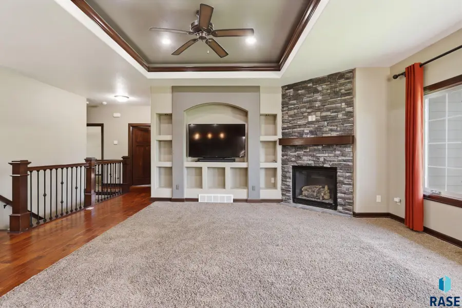 1817 S Copper Crest Cir, Sioux Falls, SD 57110 - #2