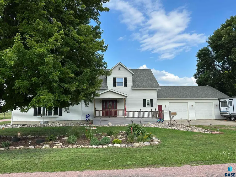 249 N Bon Homme St, Tabor, SD 57063 - #2
