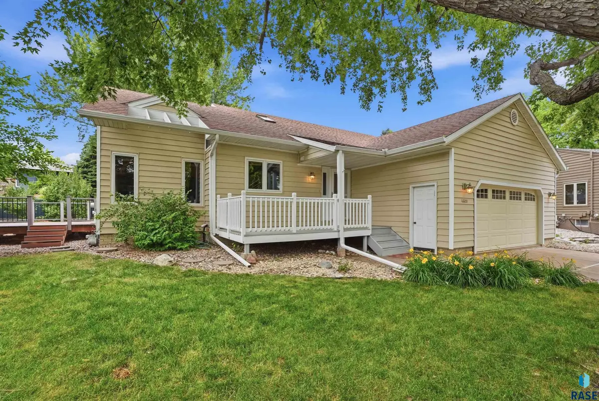 4600 Quail Run Ave, Sioux Falls, SD 57105 - #1