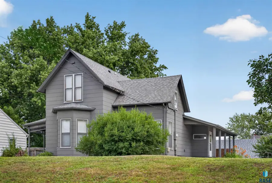 1708 E 7th St, Sioux Falls, SD 57104 - #2