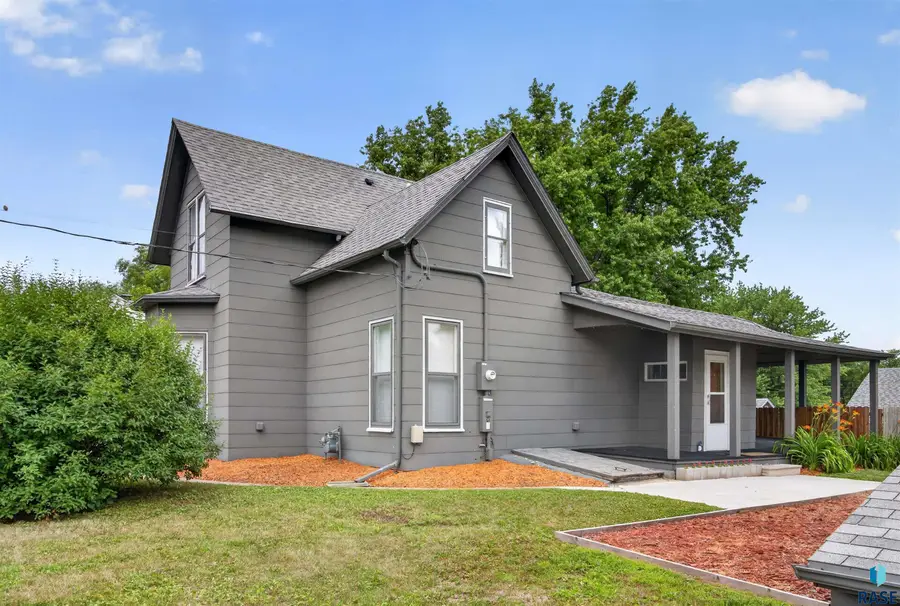 1708 E 7th St, Sioux Falls, SD 57104 - #3