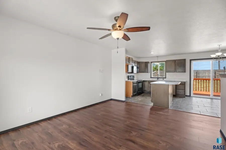 3916 S Pisidian Ave, Sioux Falls, SD 57110 - #3