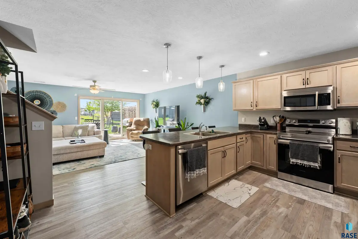 2413 S Ronsiek Ave, Sioux Falls, SD 57106 - #1
