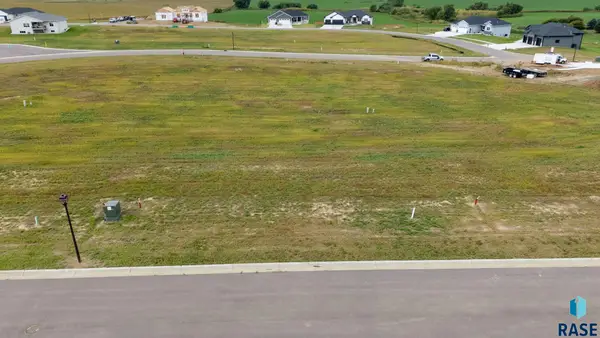 109 High Cross Cir, Crooks, SD 57020