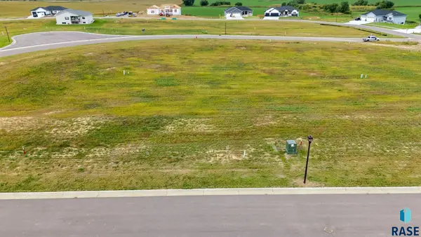 105 High Cross Cir, Crooks, SD 57020