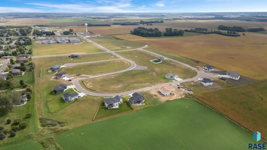 108 S Ridgeview Ave, Crooks, SD 57020 - #2
