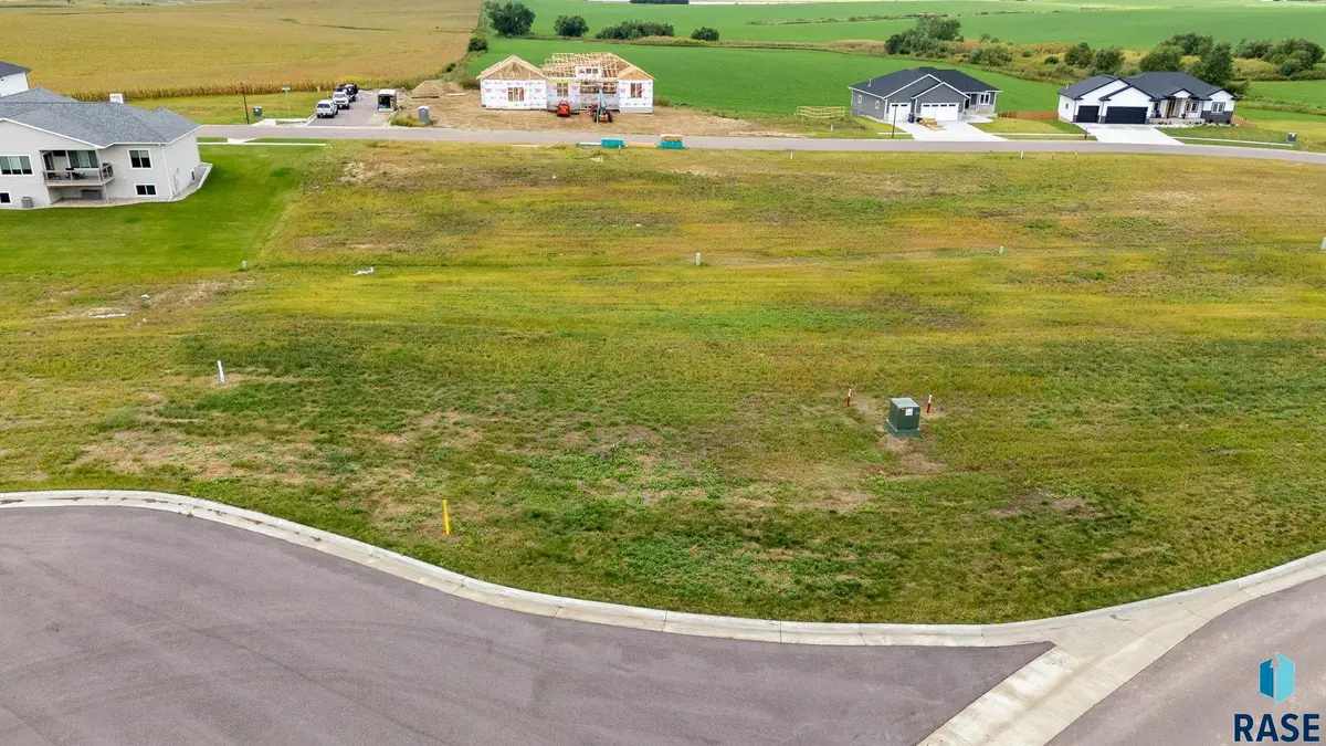 101 S Ridgeview Ave, Crooks, SD 57020 - #1