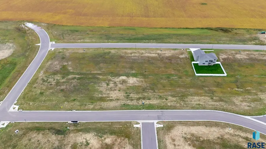 516 W Willow Trl, Crooks, SD 57020 - #2