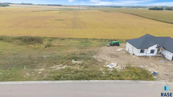 405 W Willow Trl, Crooks, SD 57020