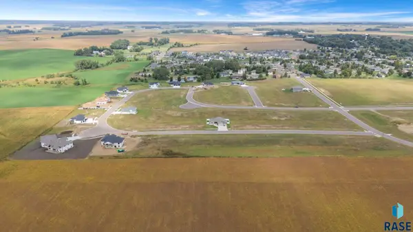409 W Willow Trl, Crooks, SD 57020