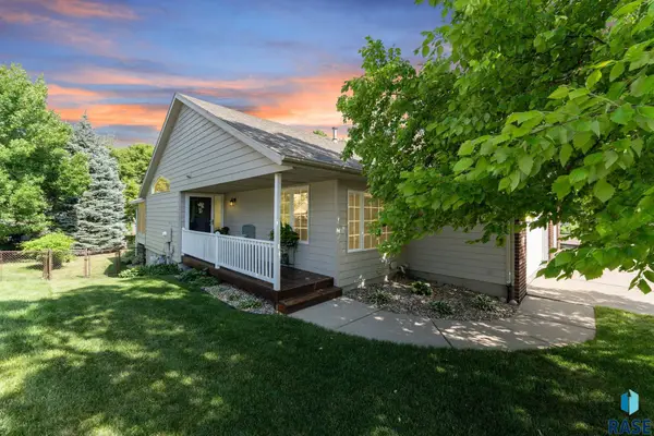 1712 S Campbell Trl, Sioux Falls, SD 57106
