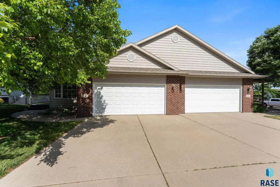 1712 S Campbell Trl, Sioux Falls, SD 57106 - #2