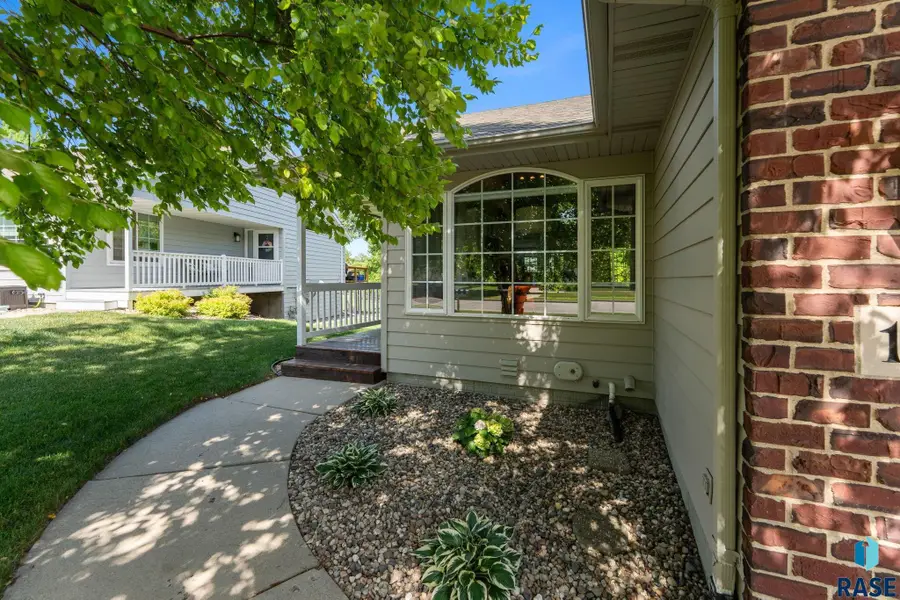 1712 S Campbell Trl, Sioux Falls, SD 57106 - #3