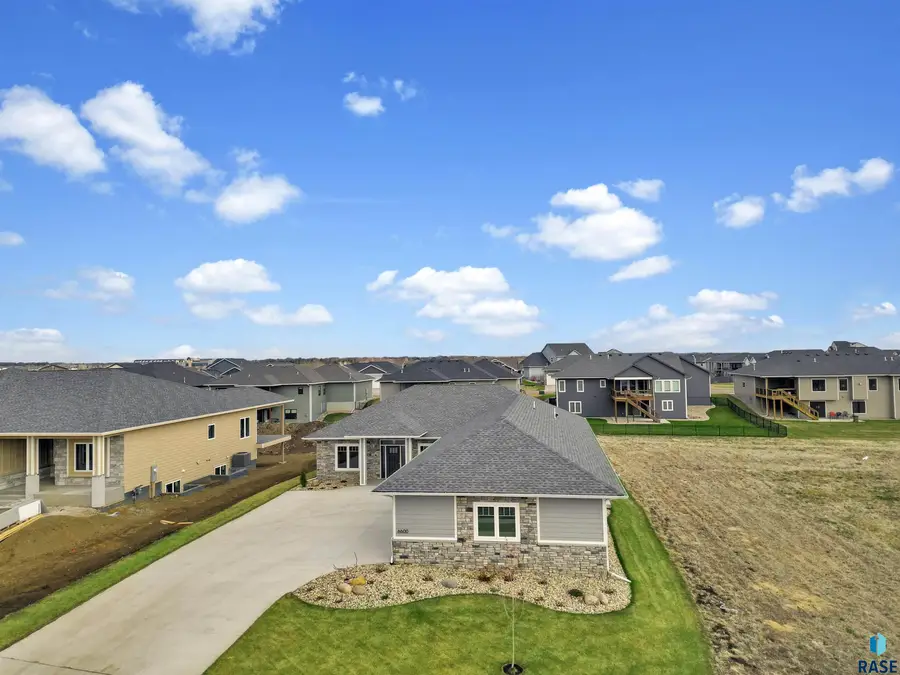 6600 E Fieldview St, Sioux Falls, SD 57110 - #2