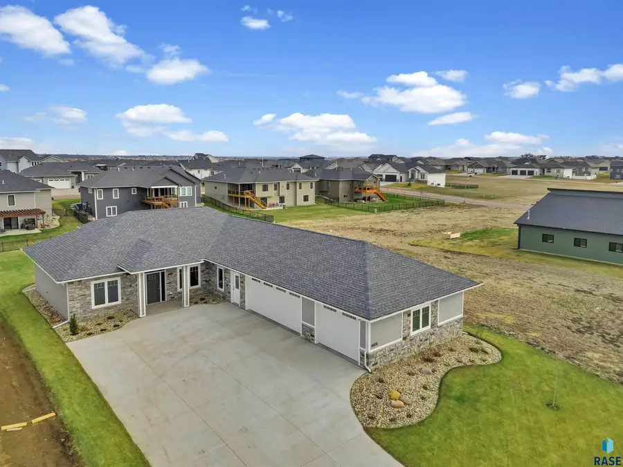 6600 E Fieldview St, Sioux Falls, SD 57110 - #3