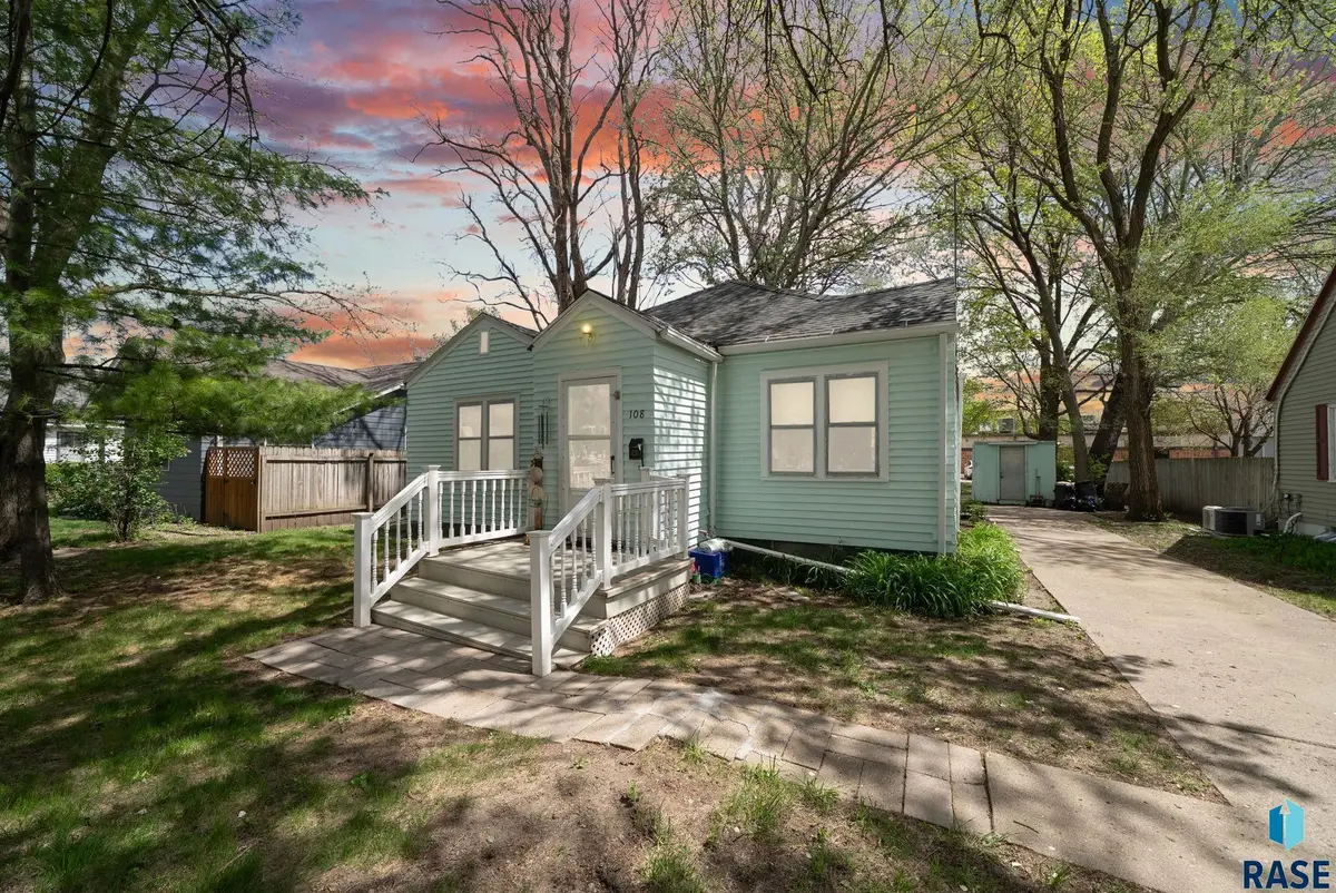 108 Pine St, Vermillion, SD 57069 - #1