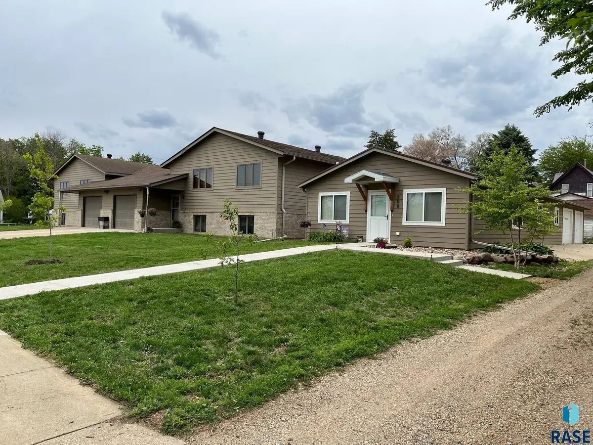 502 E 4th St, Canton, SD 57013 - #1