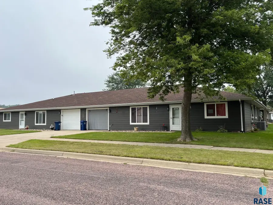 1100 E Elder St, Canton, SD 57013 - #2