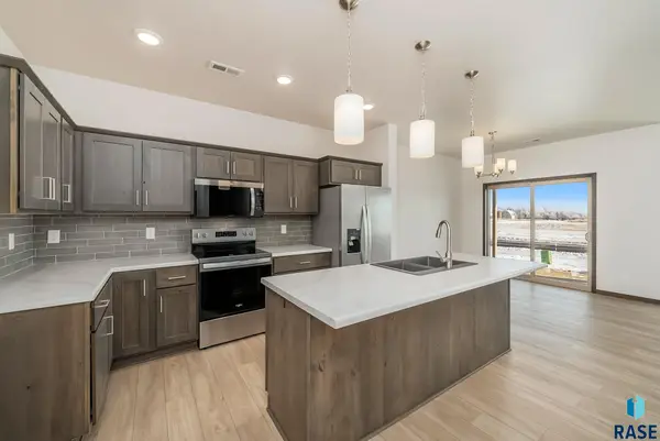 6142 S Bison Pl, Sioux Falls, SD 57108